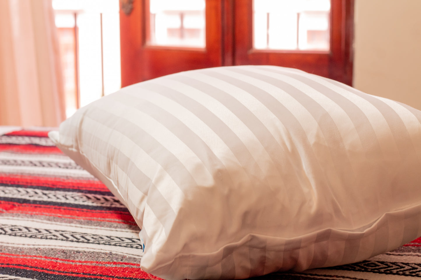 Almohada Premium con relleno de Microgel 250 hilos de algodón STD 50 x 70 cm