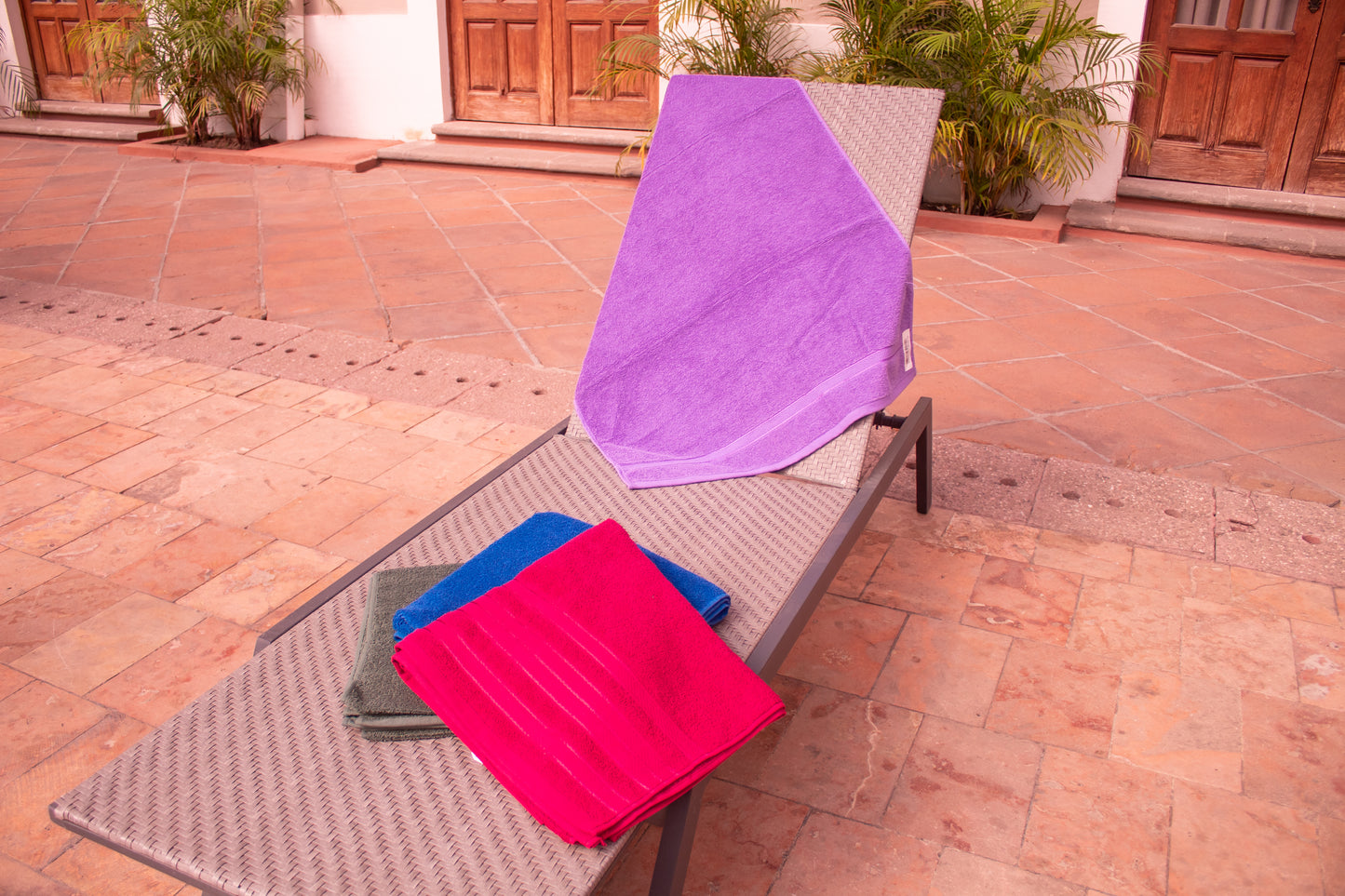 Toalla de algodón importado en medida "1/2 baño" es súper suave y absorbente, tamaño de .70 cm x 1.00 mts