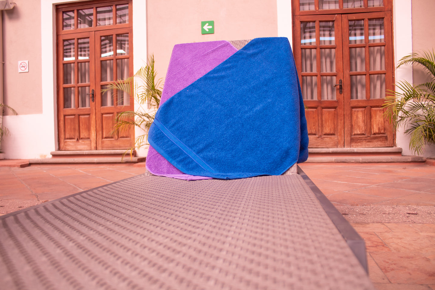 Toalla de algodón importado en medida "1/2 baño" es súper suave y absorbente, tamaño de .70 cm x 1.00 mts