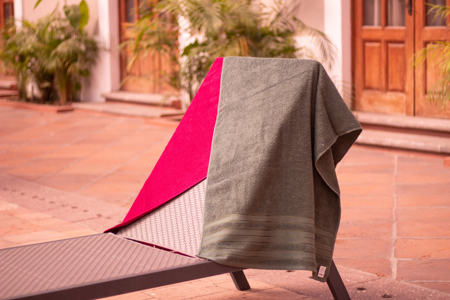 Toalla de algodón importado en medida "1/2 baño" es súper suave y absorbente, tamaño de .70 cm x 1.00 mts