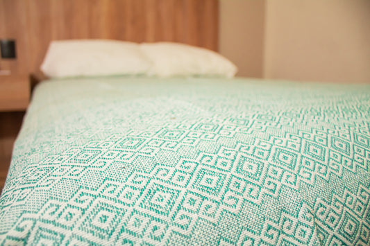 Colcha Hotelera "Santa Lucia" MATRIMONIAL medidas 1.80 x 2.20 metros