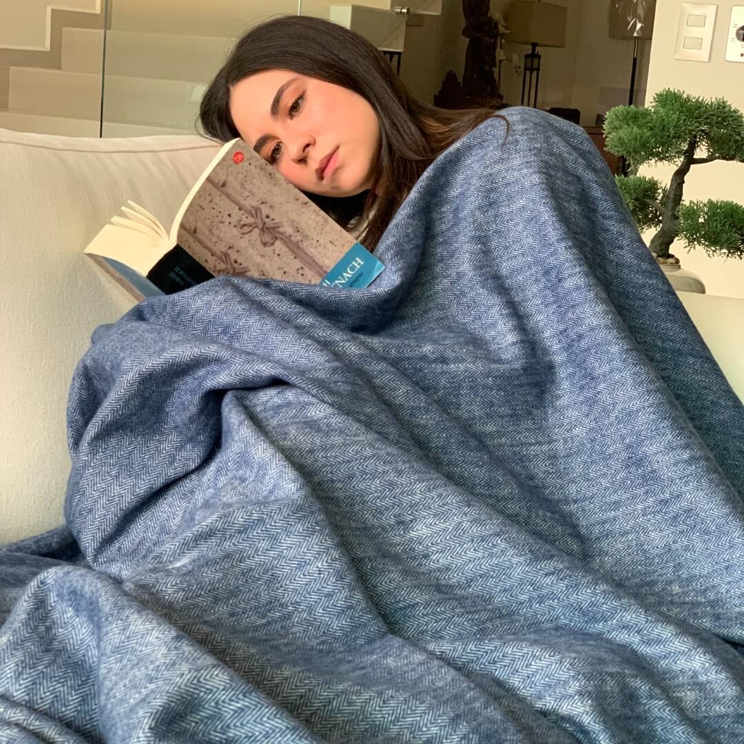 PAQUETE DE ENAMORADOS Almohadas de microgel y una Linda Frazada Margareth