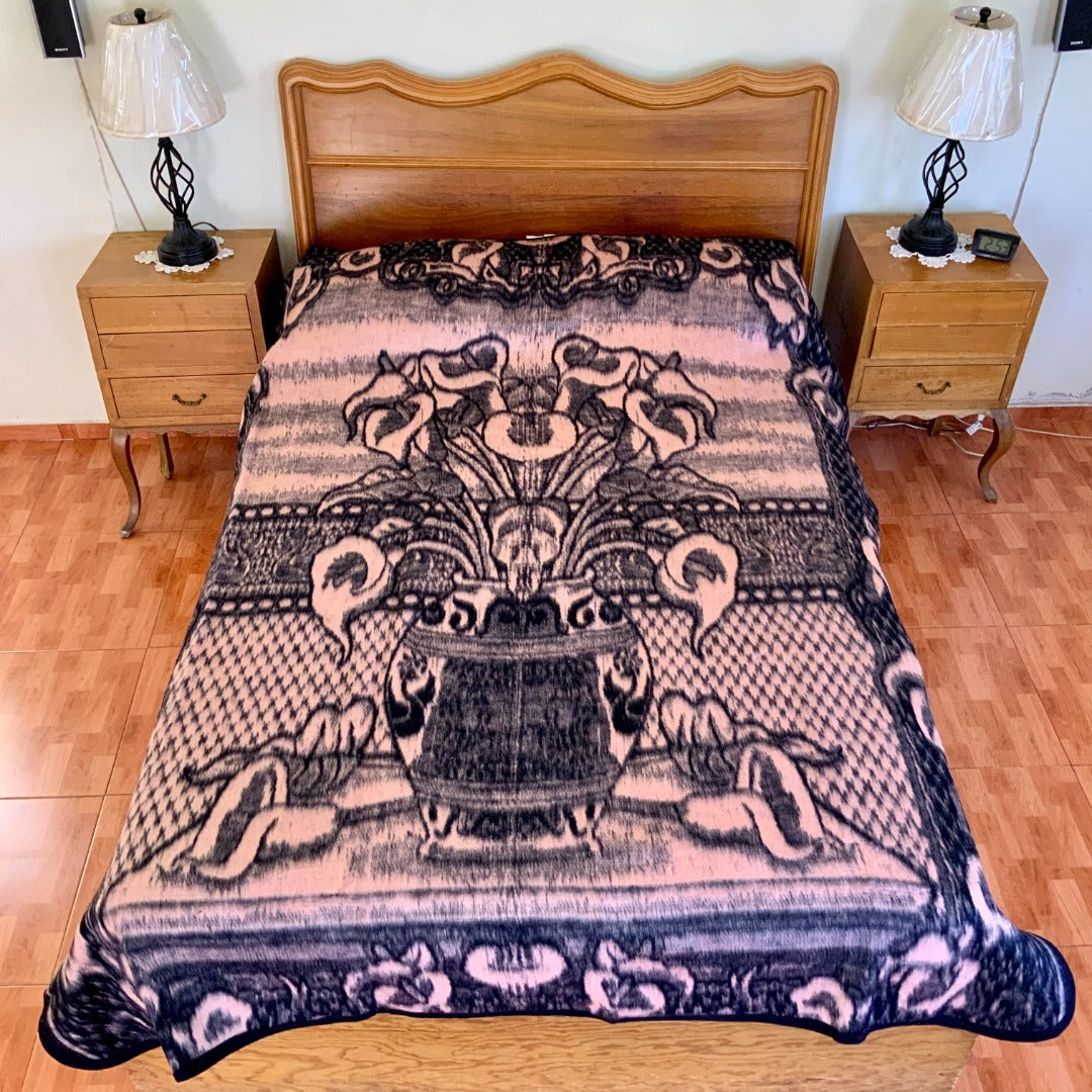 Cobertor tipo San Marcos de acrílico virgen doble vista MATRIMONIA medidas 2.20 x 1.80 mts