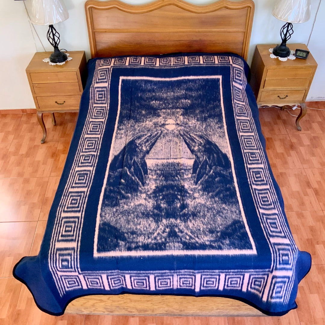Cobertor tipo San Marcos de acrílico virgen doble vista MATRIMONIA medidas 2.20 x 1.80 mts