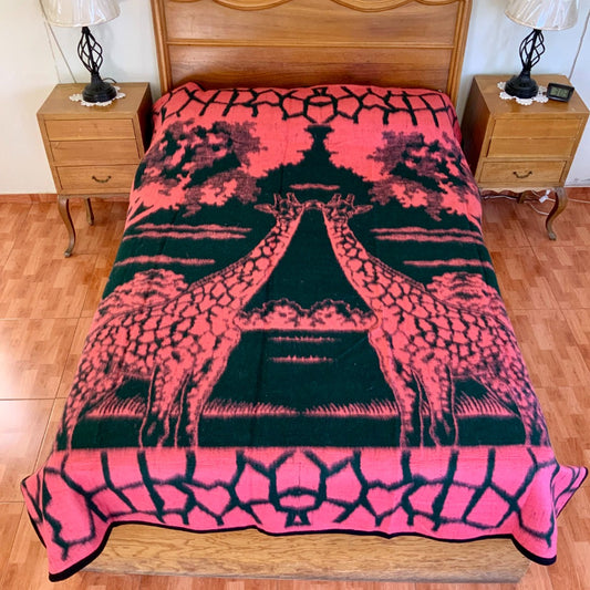 Cobertor tipo San Marcos de acrílico virgen doble vista MATRIMONIA medidas 2.20 x 1.80 mts