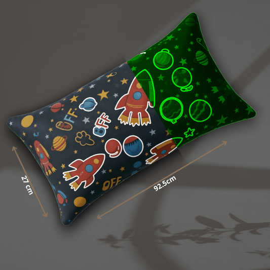 Almohada GRANDE Glow in the Dark Brilla en la Oscuridad  (92.5 cm x 27 cm) · Suave, divertida y luminosa