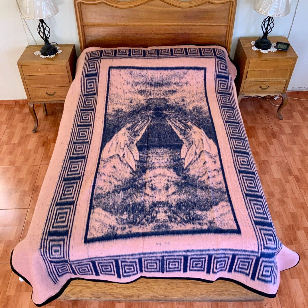 Cobertor tipo San Marcos de acrílico virgen doble vista MATRIMONIA medidas 2.20 x 1.80 mts
