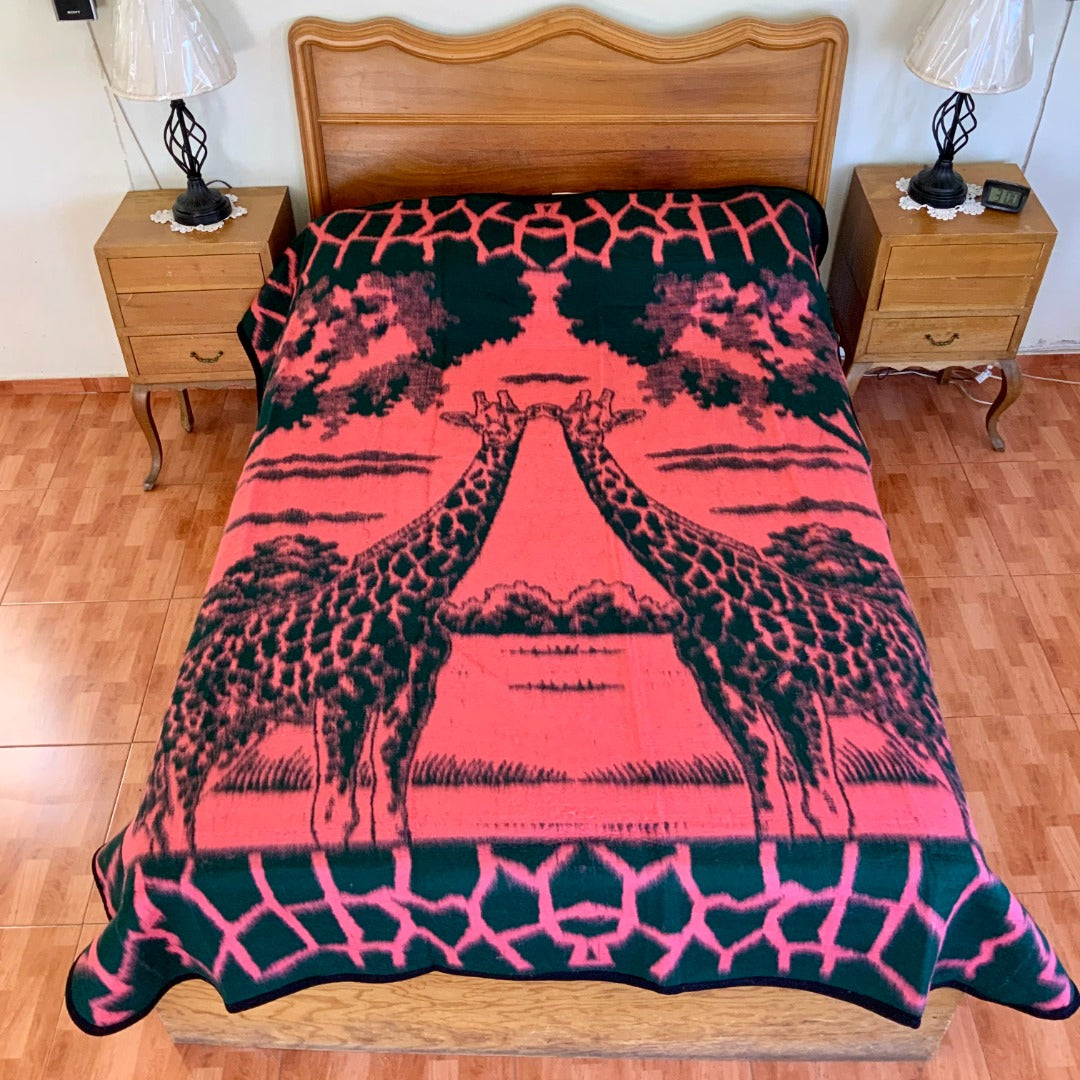 Cobertor tipo San Marcos de acrílico virgen doble vista MATRIMONIA medidas 2.20 x 1.80 mts
